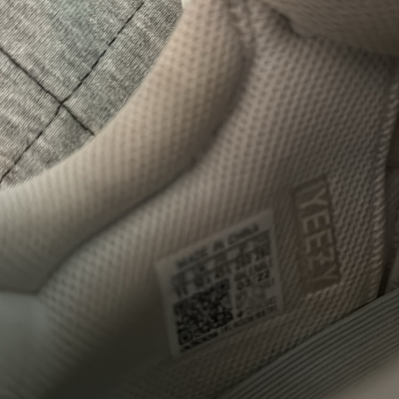 Yeezy 700 V1 Analog - Picture 9 of 9